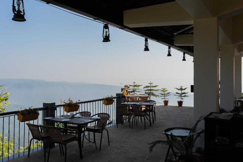 Misty valley Sohra